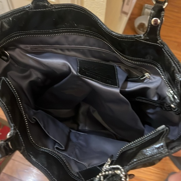 Large coach bag just opened my moms doesn't want it - Picture 2 of 6